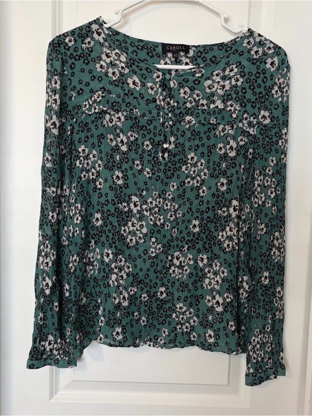 Caroll Paris Teal Floral Long-Sleeve Blouse
Size 42
Fits like a small to medium